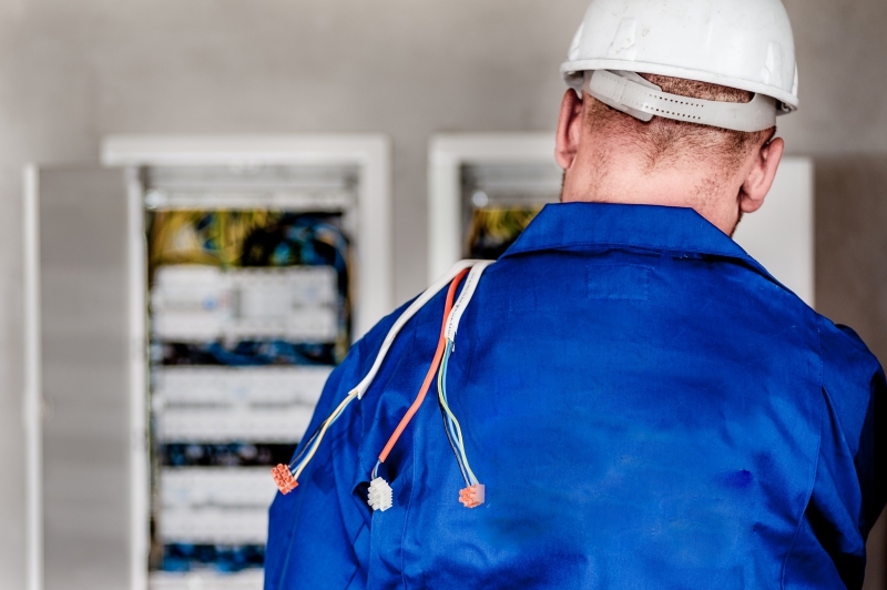 sasu-HYERES-min_electrician-1080586